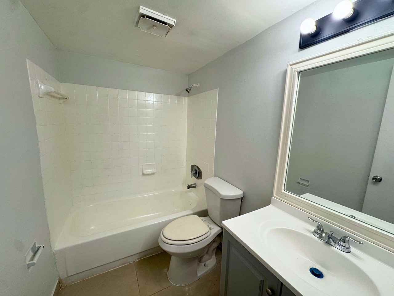 4423 Treehouse Ln Apt 21c #21C - Photo 6 of 13