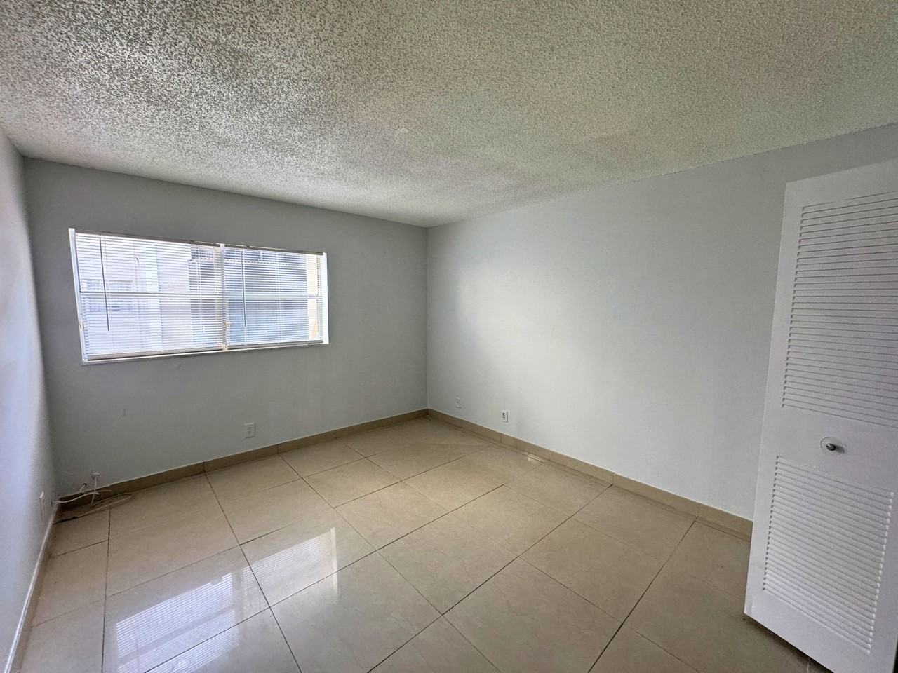 4423 Treehouse Ln Apt 21c #21C - Photo 7 of 13