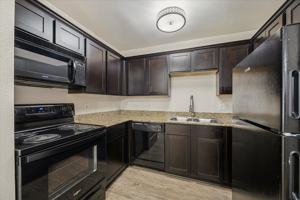 featured image of 427 W 16th St