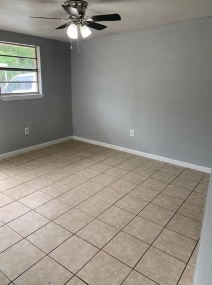 Hackberry Duplxes - 1011-A #1011A - Photo 4 of 8