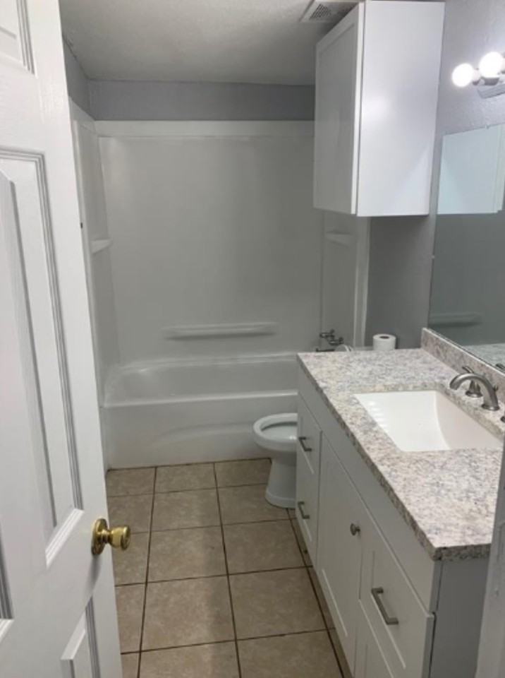 Hackberry Duplxes - 1011-A #1011A - Photo 7 of 8