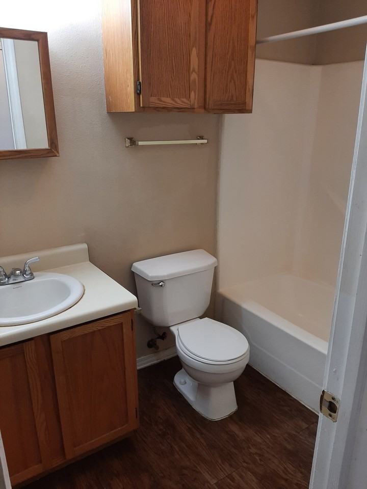 124 W Maple Ave #8 - Photo 6 of 7