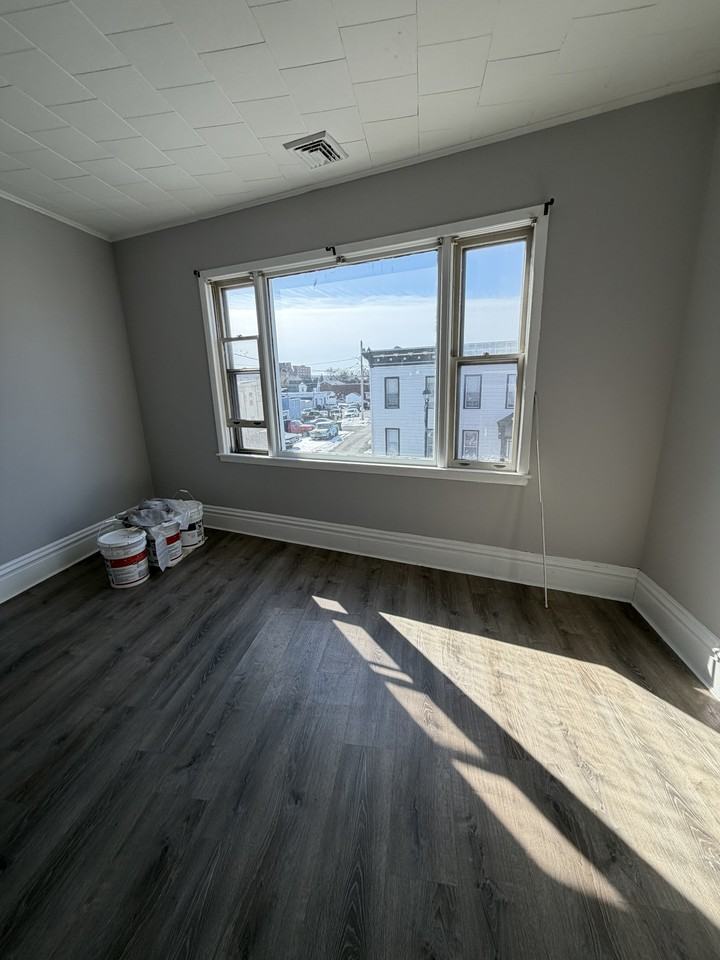 215 19th St #2 - Photo 4 of 28