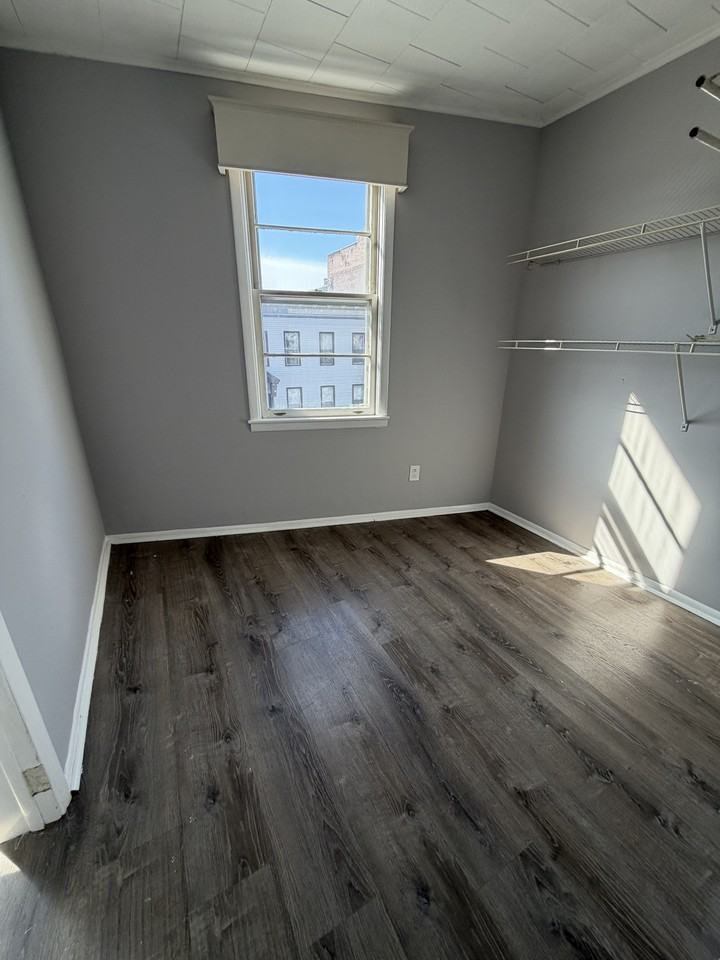 215 19th St #2 - Photo 7 of 28