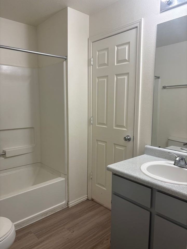 Vantana Courtyard - Photo 4 of 36