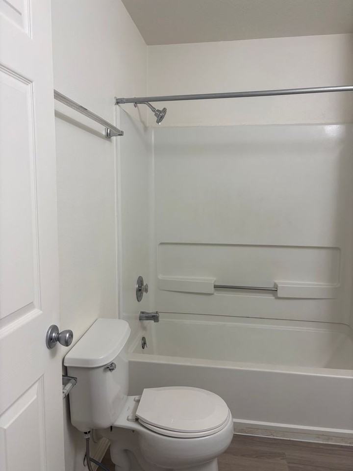 Vantana Courtyard - Photo 5 of 36