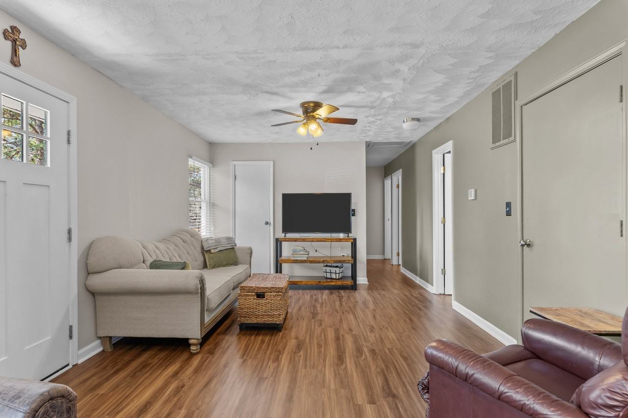 620 E New England Ave #1 - Photo 5 of 36