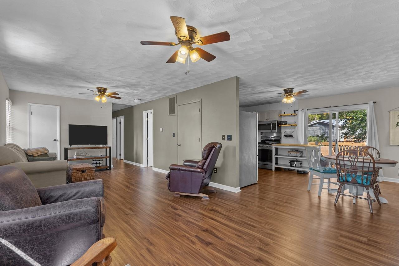 620 E New England Ave #1 - Photo 6 of 36