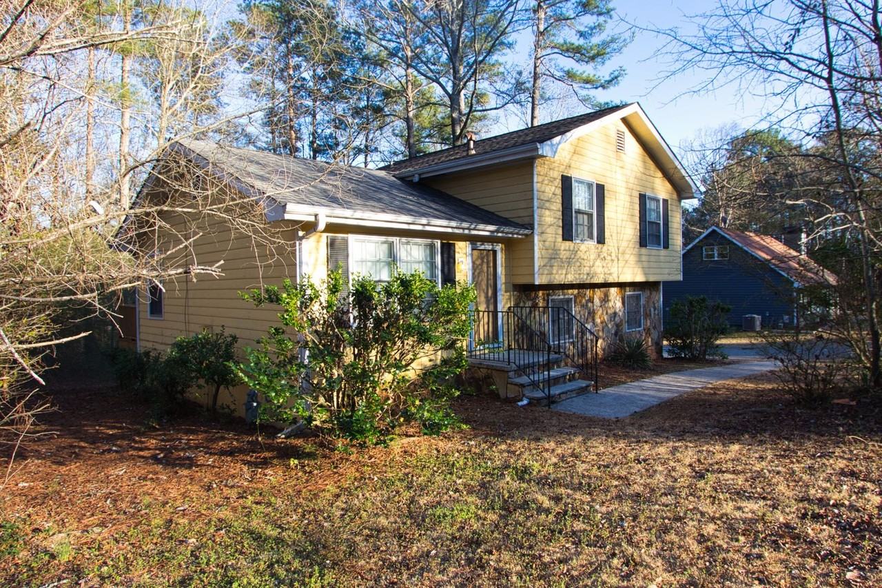 4656 Bristol Dr Se - Photo 3 of 25
