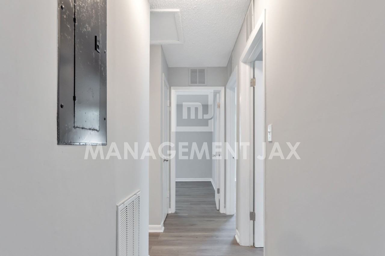 1417 W 23rd St #1 - Photo 3 of 13