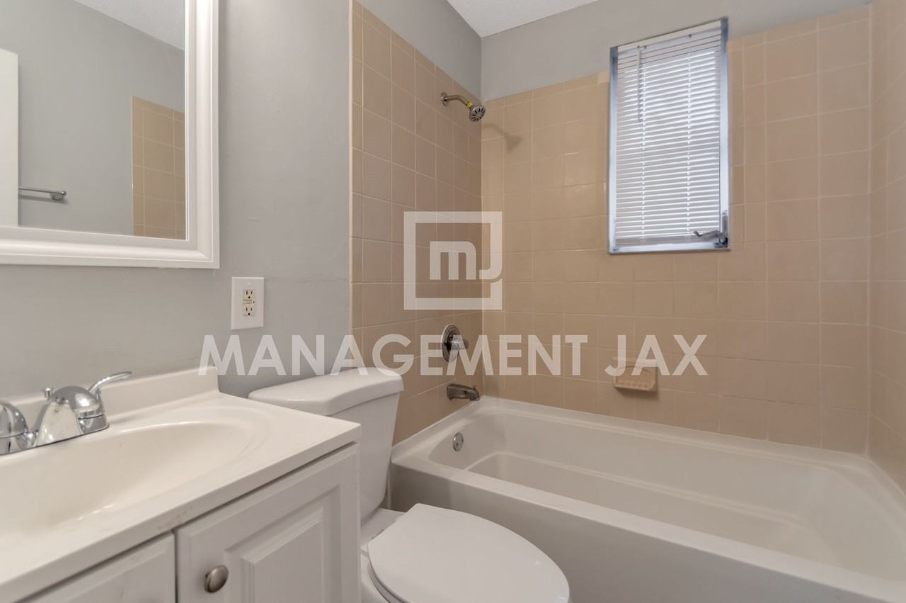 1417 W 23rd St #1 - Photo 6 of 13