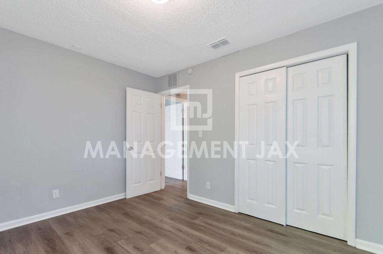 1417 W 23rd St #1 - Photo 7 of 13