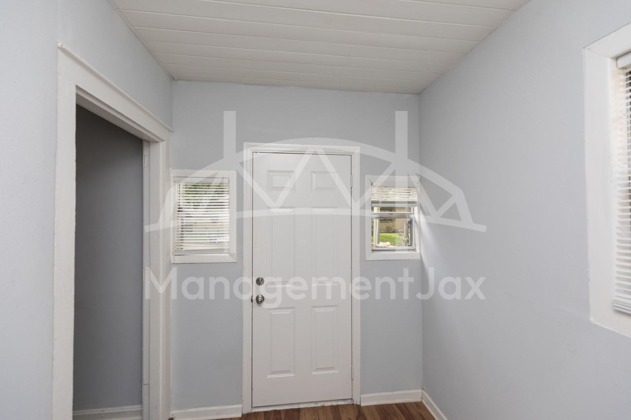 2325 Westbrook Cir N #1 - Photo 2 of 14