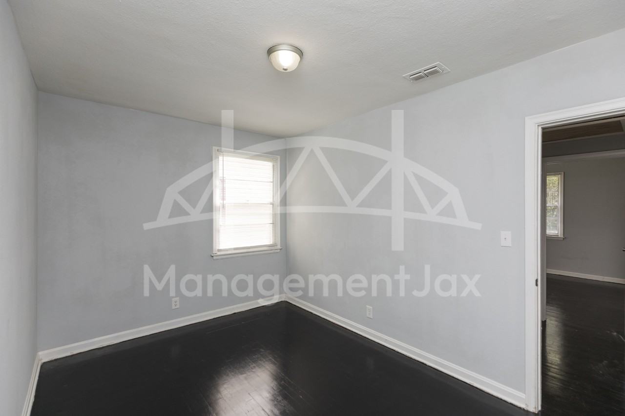 2325 Westbrook Cir N #1 - Photo 3 of 14