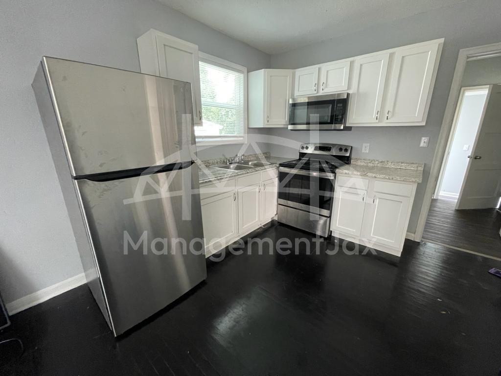 2325 Westbrook Cir N #1 - Photo 4 of 14