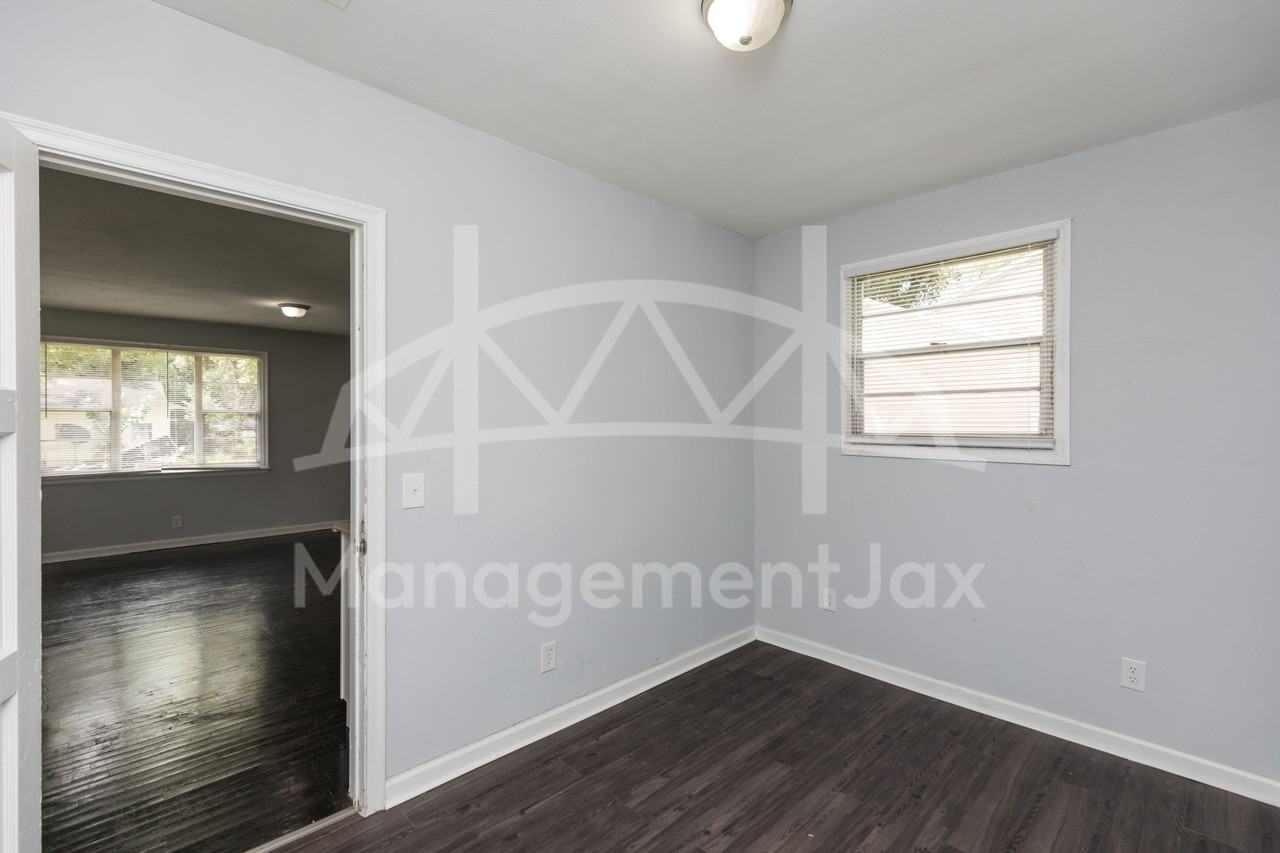 2325 Westbrook Cir N #1 - Photo 5 of 14