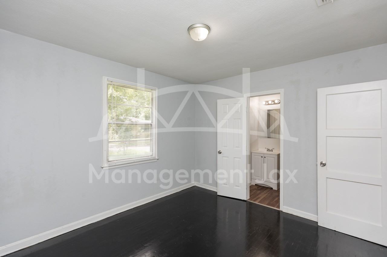 2325 Westbrook Cir N #1 - Photo 6 of 14