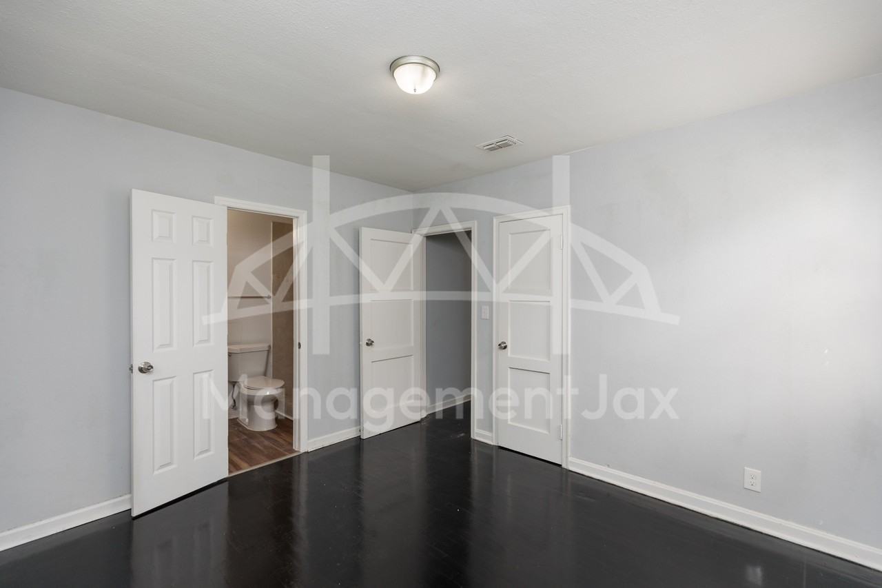 2325 Westbrook Cir N #1 - Photo 7 of 14