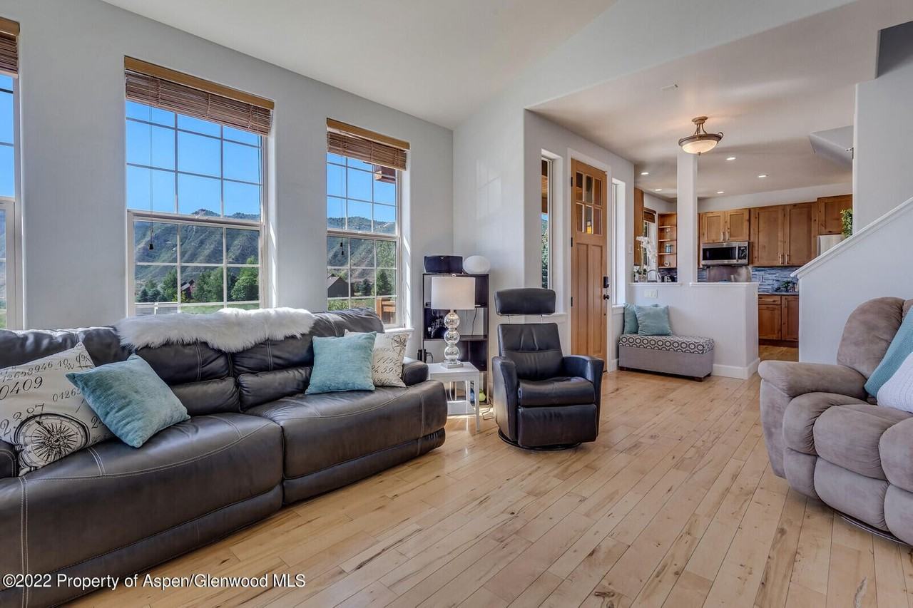 141 Whitehorse Dr #1 - Photo 3 of 12