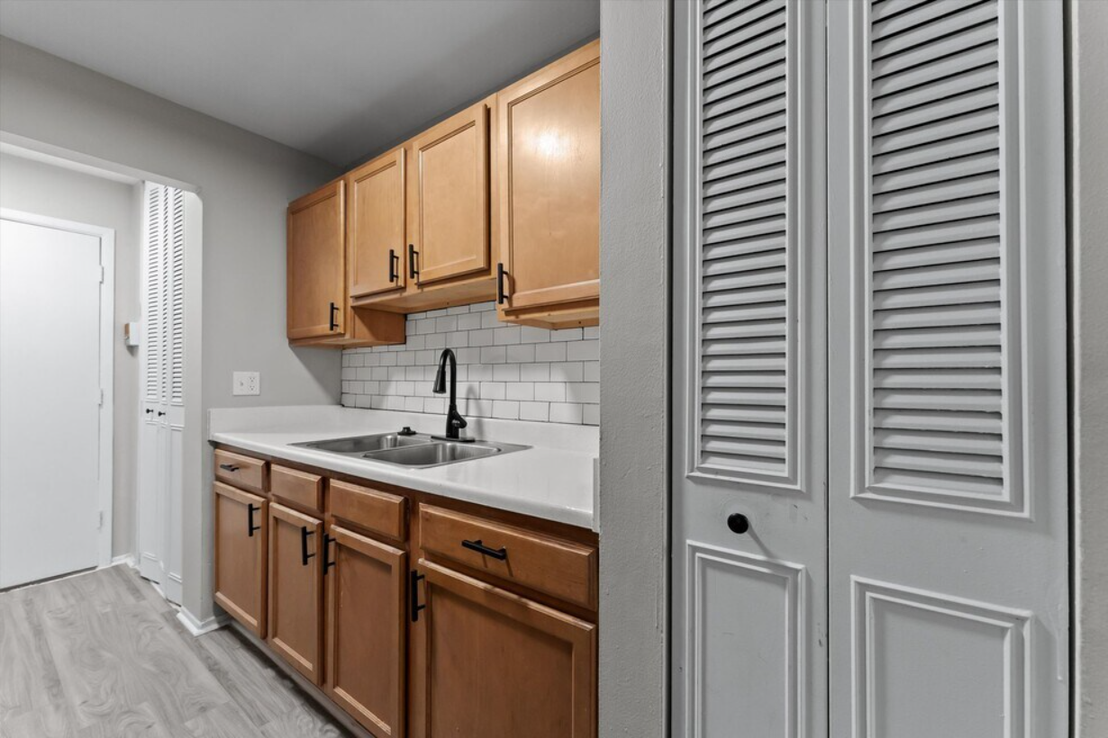 29336 DequindreUnit 103 #336-103 - Photo 7 of 17