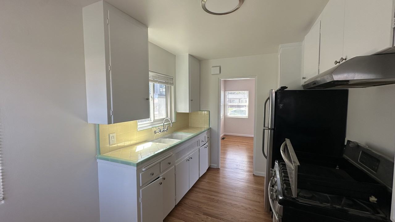 4692 Newport Ave - Photo 4 of 21