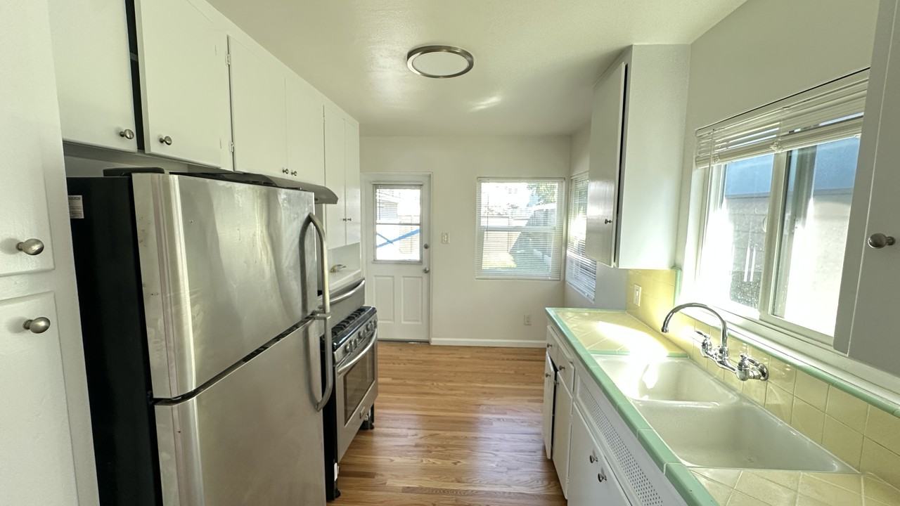 4692 Newport Ave - Photo 5 of 21