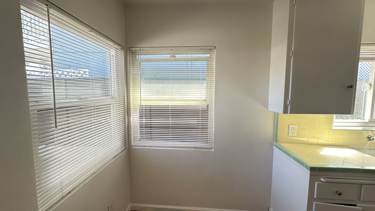 4692 Newport Ave - Photo 7 of 21