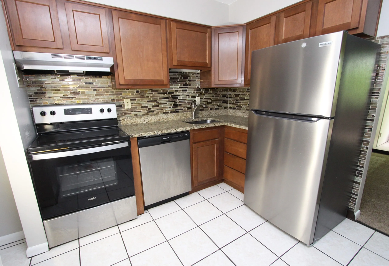 312C Mcknight Cir #C312 - Photo 3 of 12