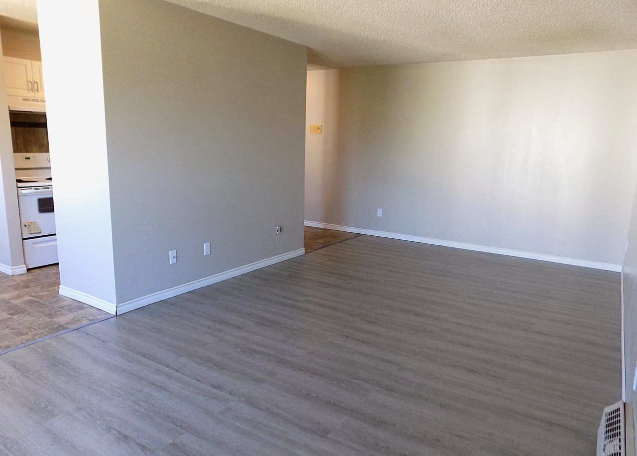 8111 8111 96 StreetBlock D - 322 #322FR - Photo 2 of 14