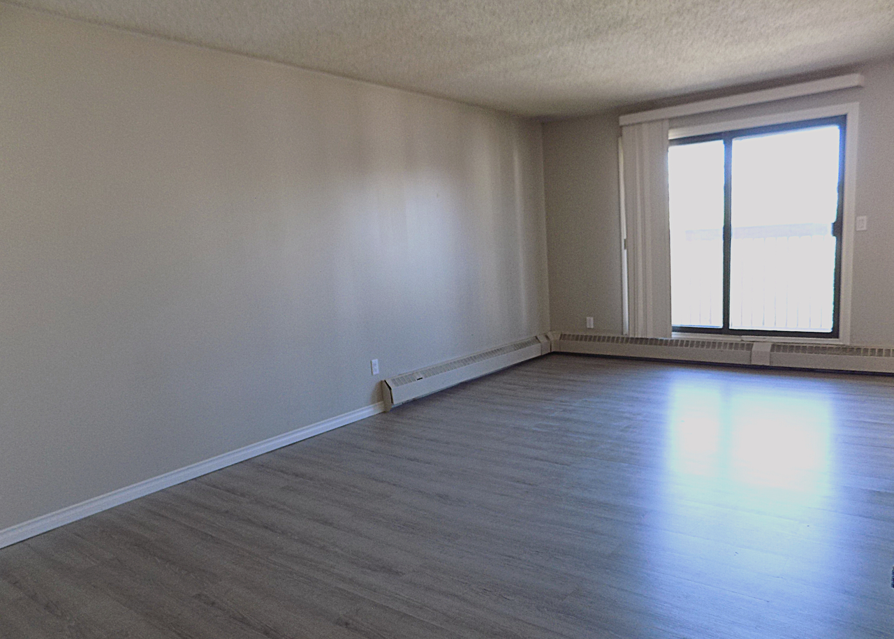 8111 8111 96 StreetBlock D - 322 #322FR - Photo 3 of 14