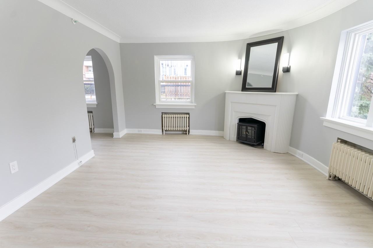 8 - 8 Wellington Street West #4 - Photo 7 of 18