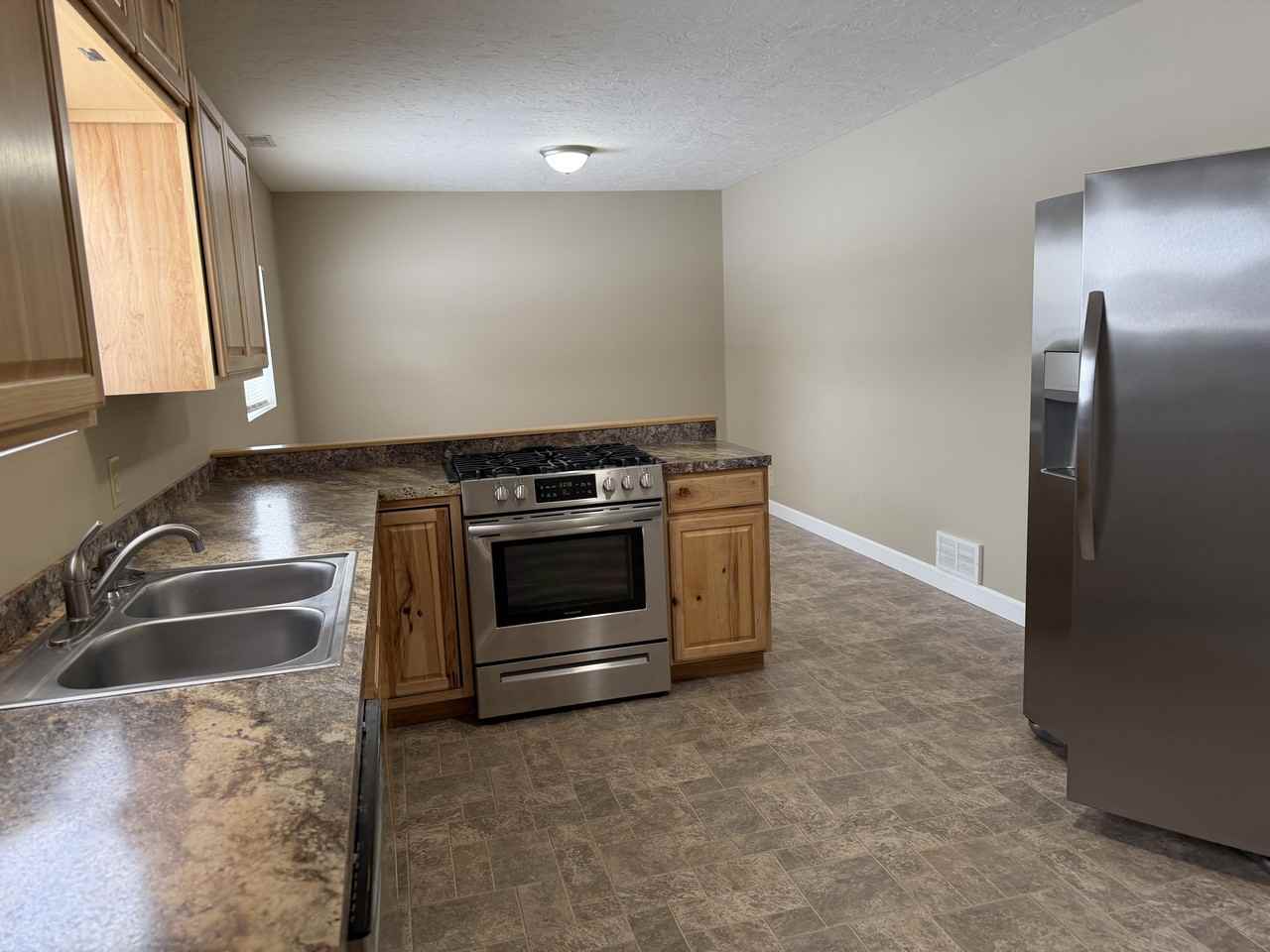 Compton Ln #B - Photo 3 of 8