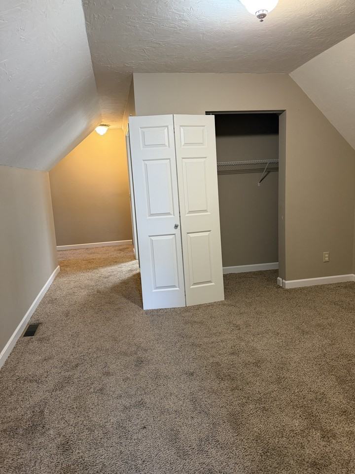 Compton Ln #B - Photo 5 of 8