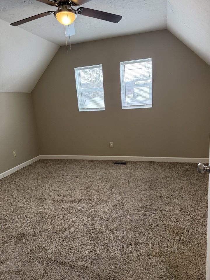 Compton Ln #B - Photo 6 of 8