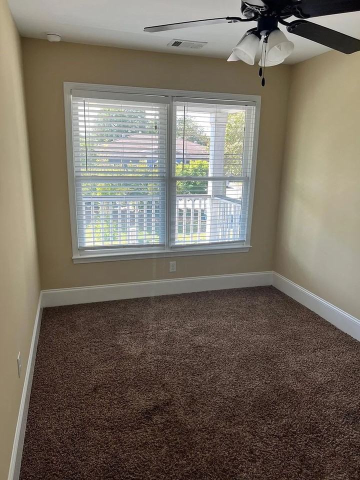 3 Bedroom/3 Bathroom Townhome Minutes from the Medical District - Photo 4 of 17