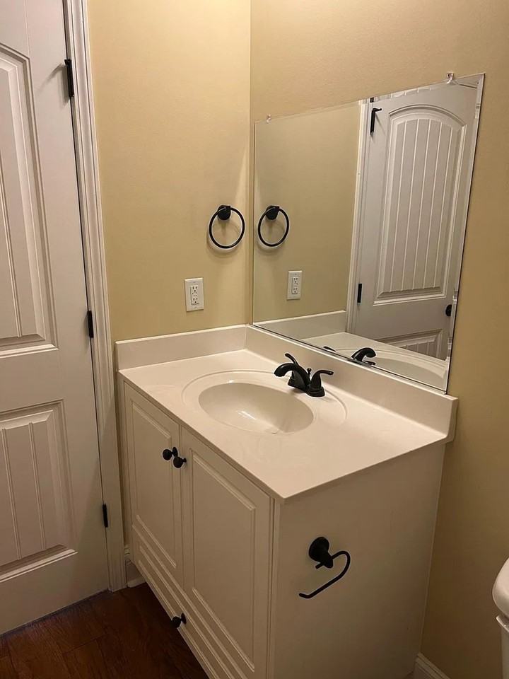 3 Bedroom/3 Bathroom Townhome Minutes from the Medical District - Photo 7 of 17