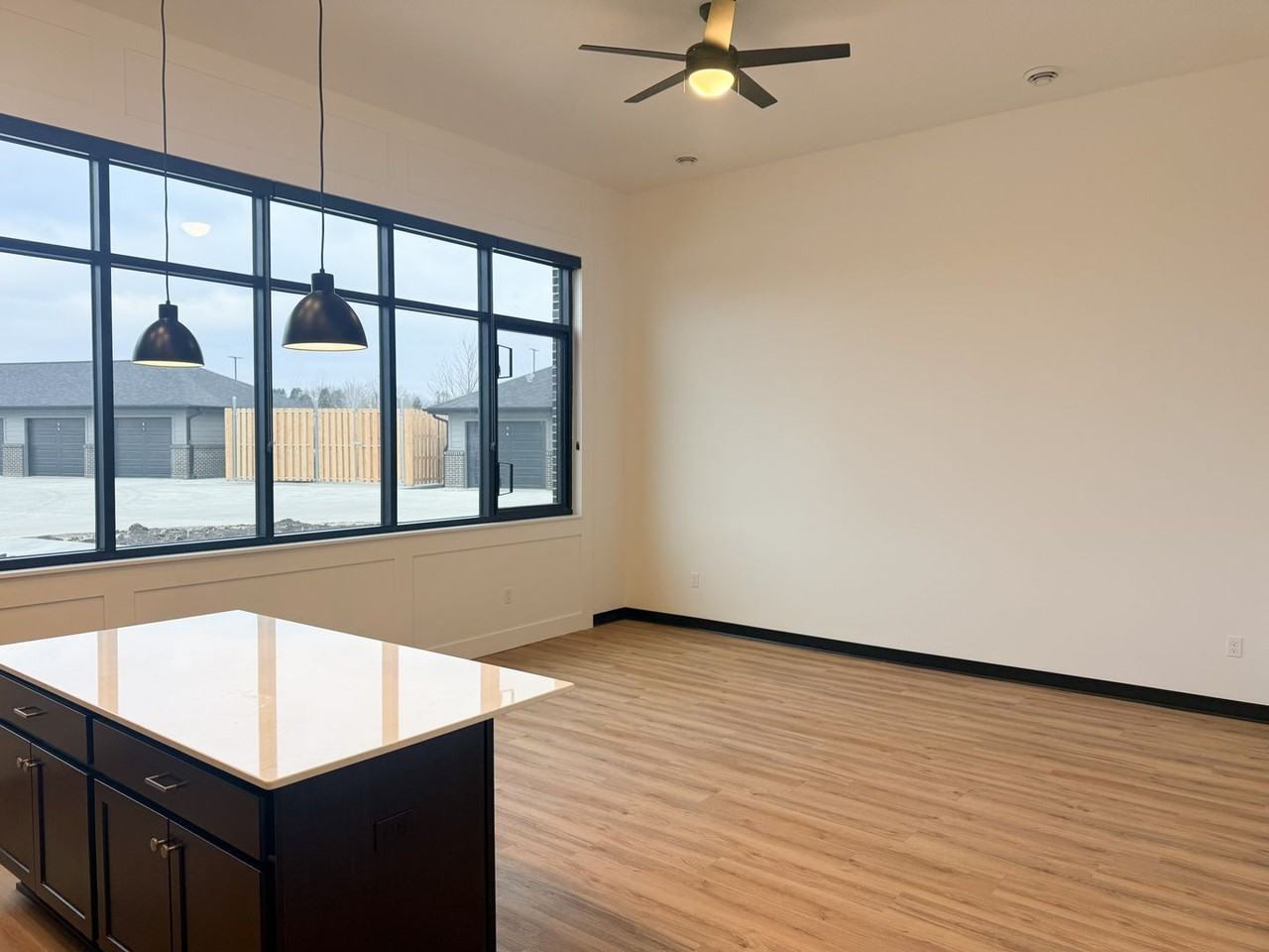 2 MONTHS RENT FREE! Luxury 1 and 2 Bedroom Apartments Available Now! - Photo 4 of 8