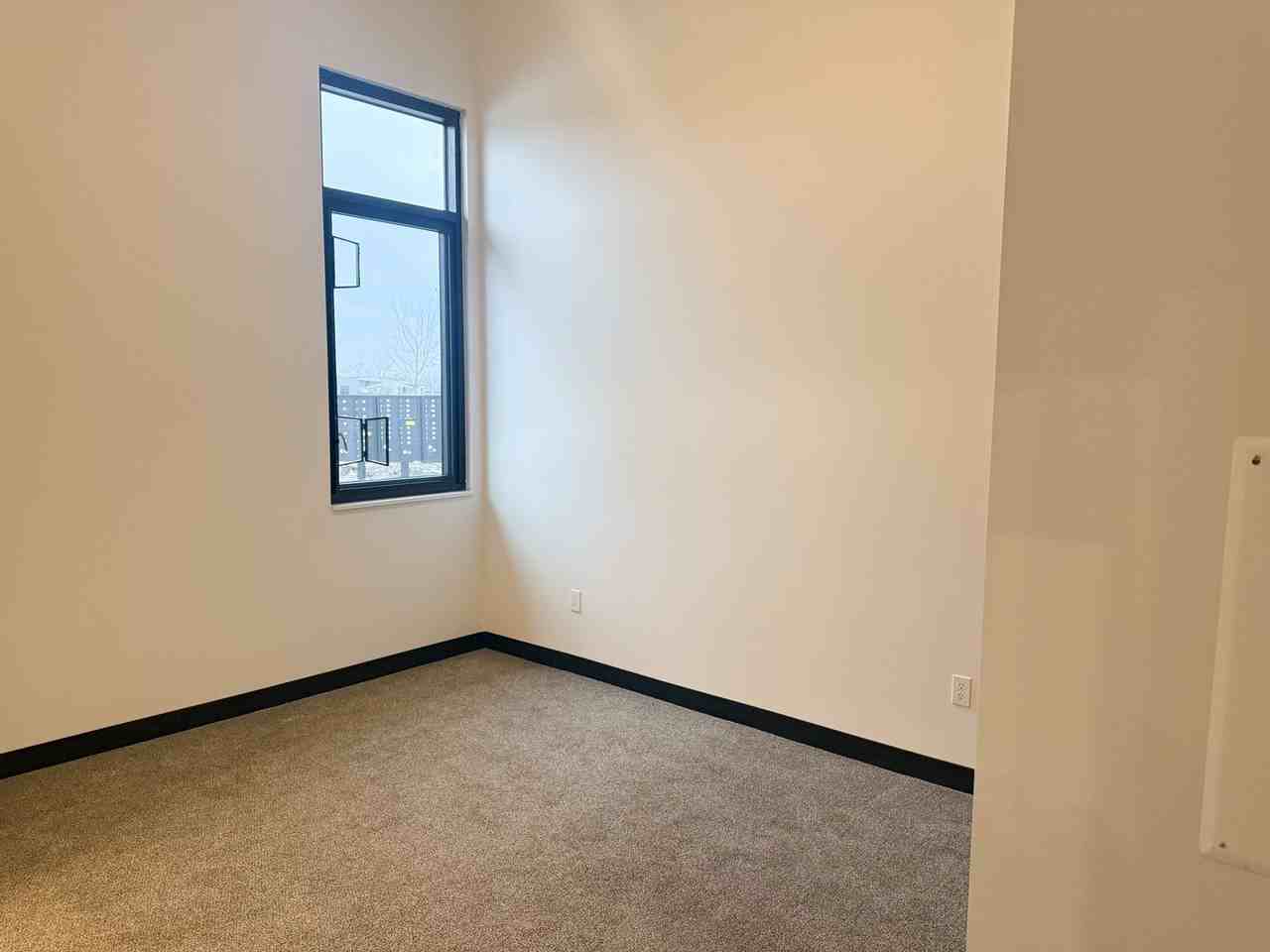 2 MONTHS RENT FREE! Luxury 1 and 2 Bedroom Apartments Available Now! - Photo 5 of 8