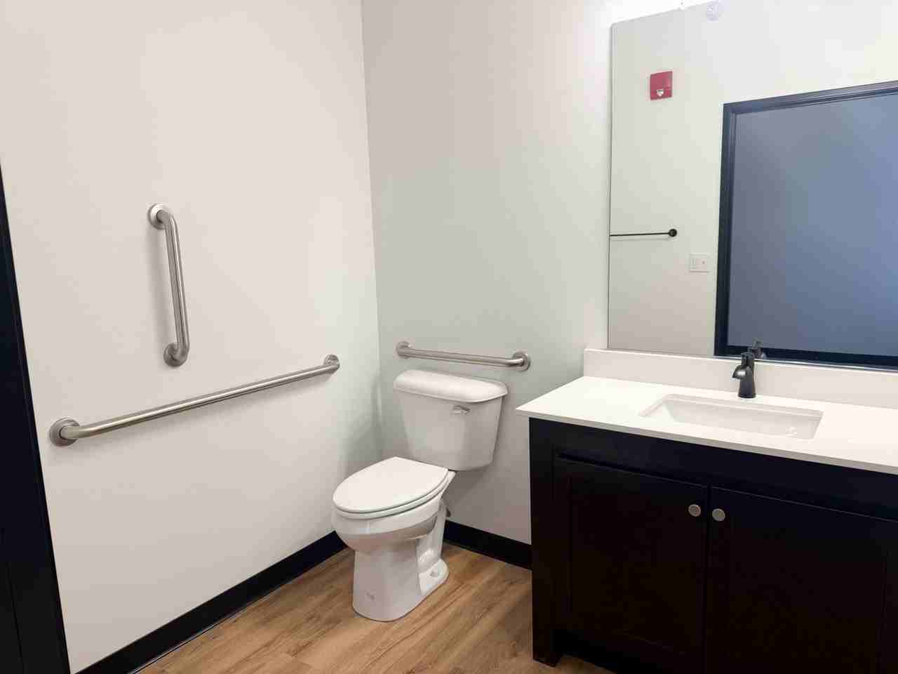 2 MONTHS RENT FREE! Luxury 1 and 2 Bedroom Apartments Available Now! - Photo 7 of 8