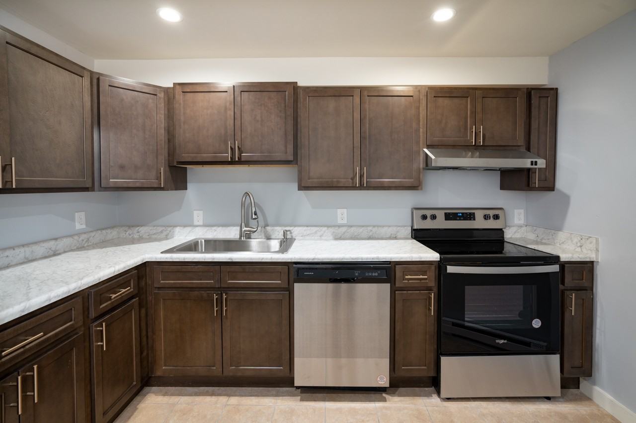 110 Lark St #B - Photo 2 of 7