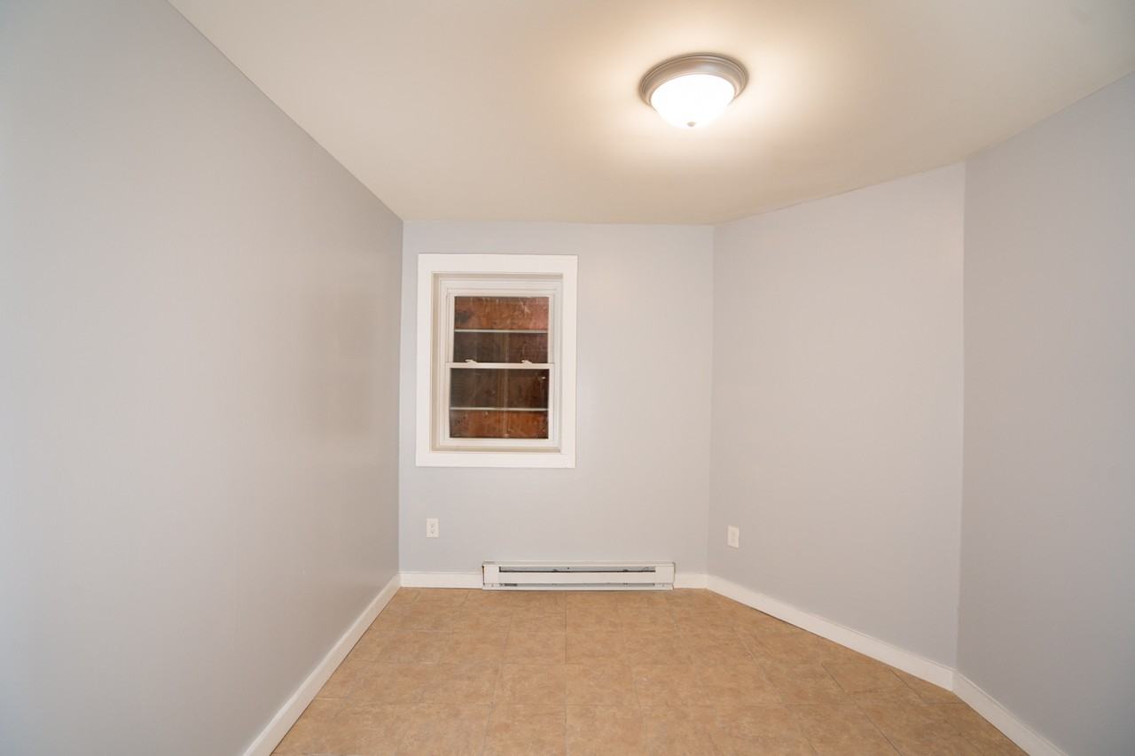 110 Lark St #B - Photo 4 of 7