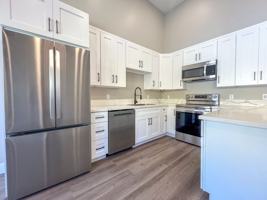 featured image of 527 W Hyde Park Blvd