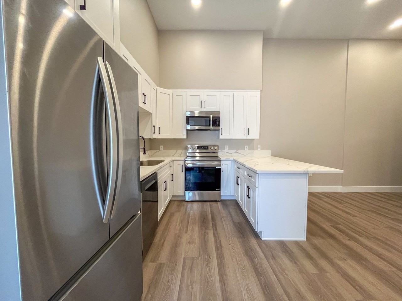 527 Hyde Park Blvd - Photo 2 of 50