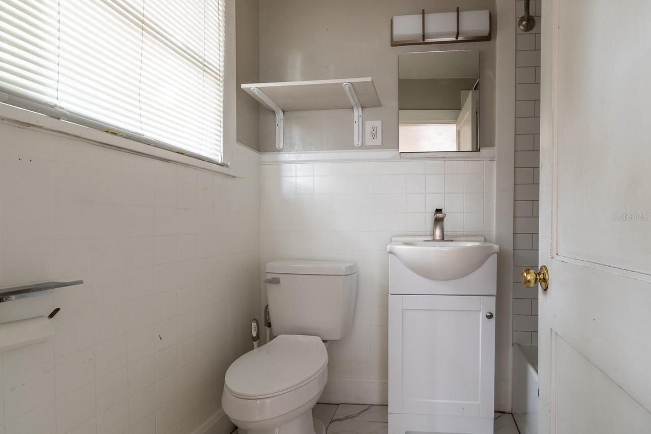 2523 Nw 6th St #3 - Photo 6 of 8