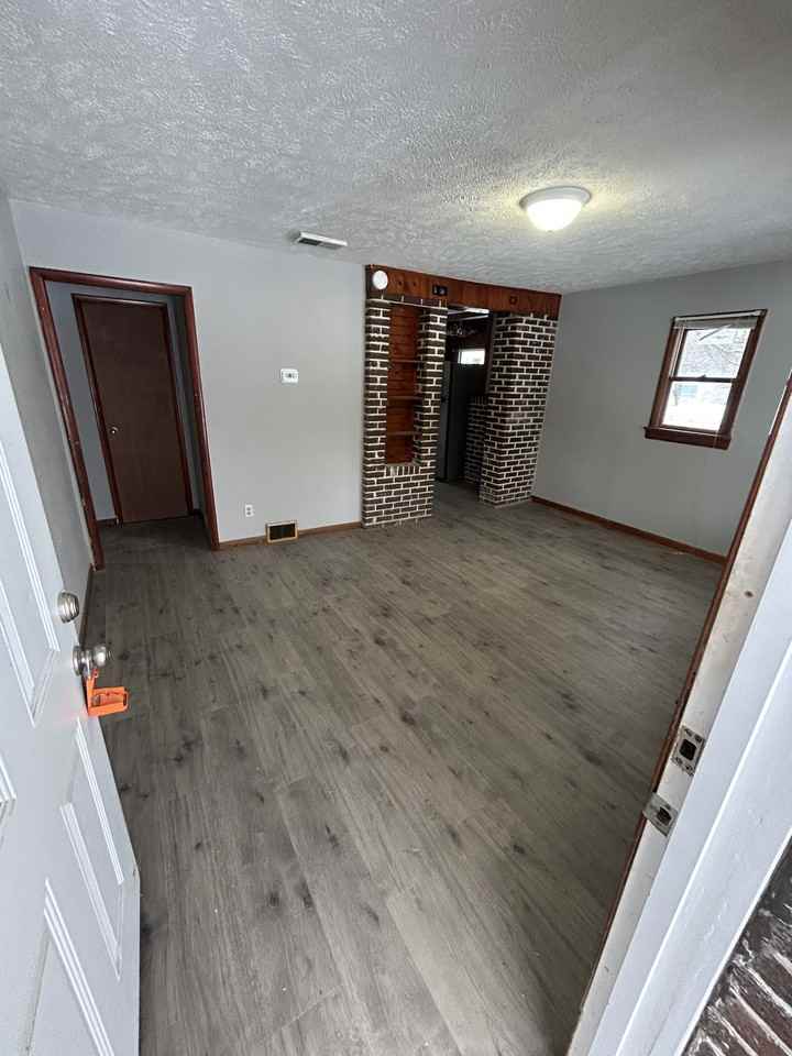 3203 Mcguffey Rd #1 - Photo 2 of 10