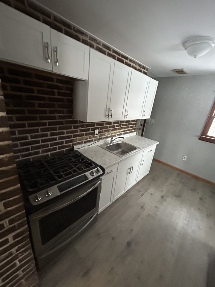 3203 Mcguffey Rd #1 - Photo 3 of 10