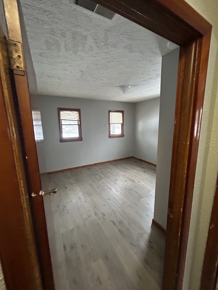 3203 Mcguffey Rd #1 - Photo 5 of 10