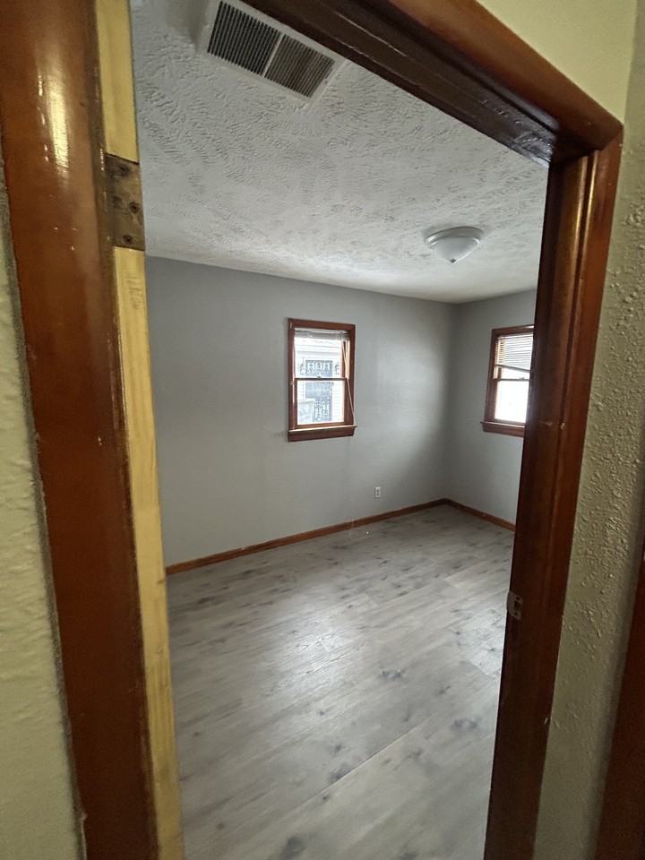 3203 Mcguffey Rd #1 - Photo 6 of 10