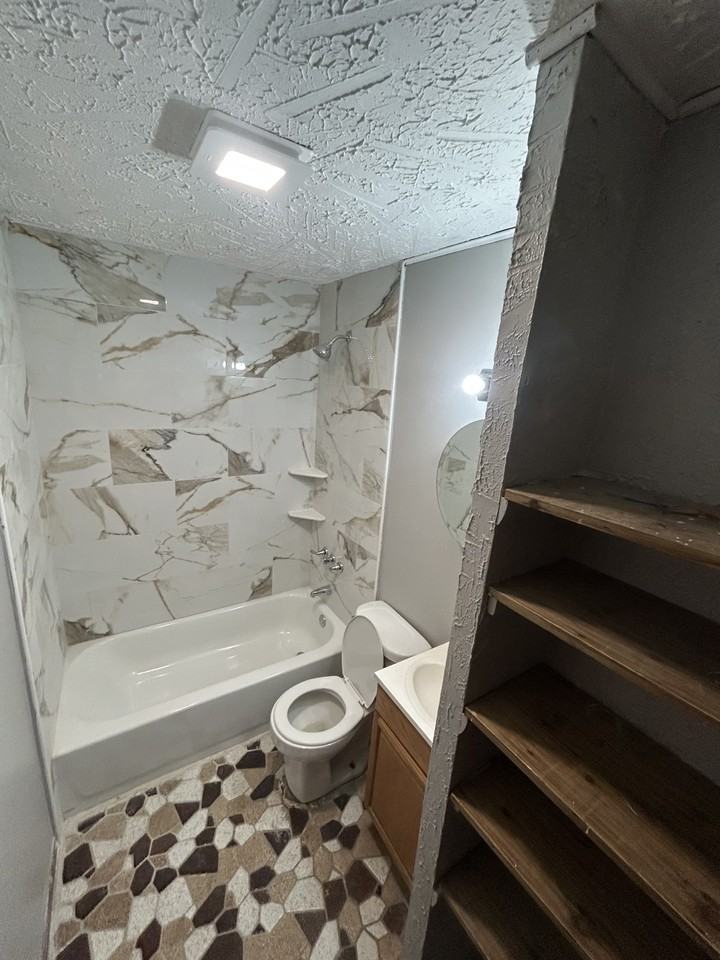 3203 Mcguffey Rd #1 - Photo 7 of 10