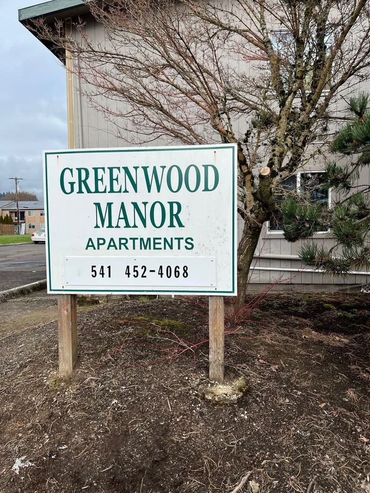 Greenwood Manor - Photo 2 of 17